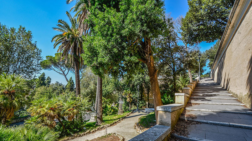 Villa Borghese running and cycling in the park