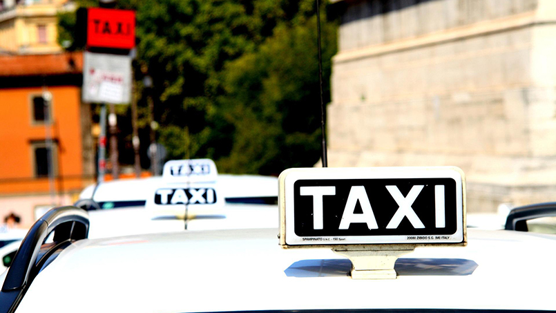 a local guide on how to book taxis in Rome - From Home to Rome