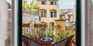 New holiday rental seconds from Trevi Fountain: Crociferi 15 by From Home to Rome