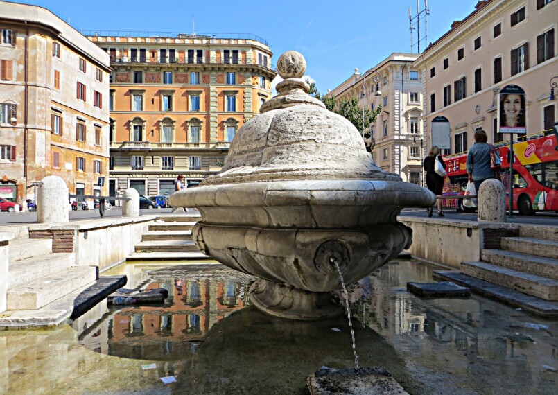 The Fontana della Terrina: Rome's moving fountain!